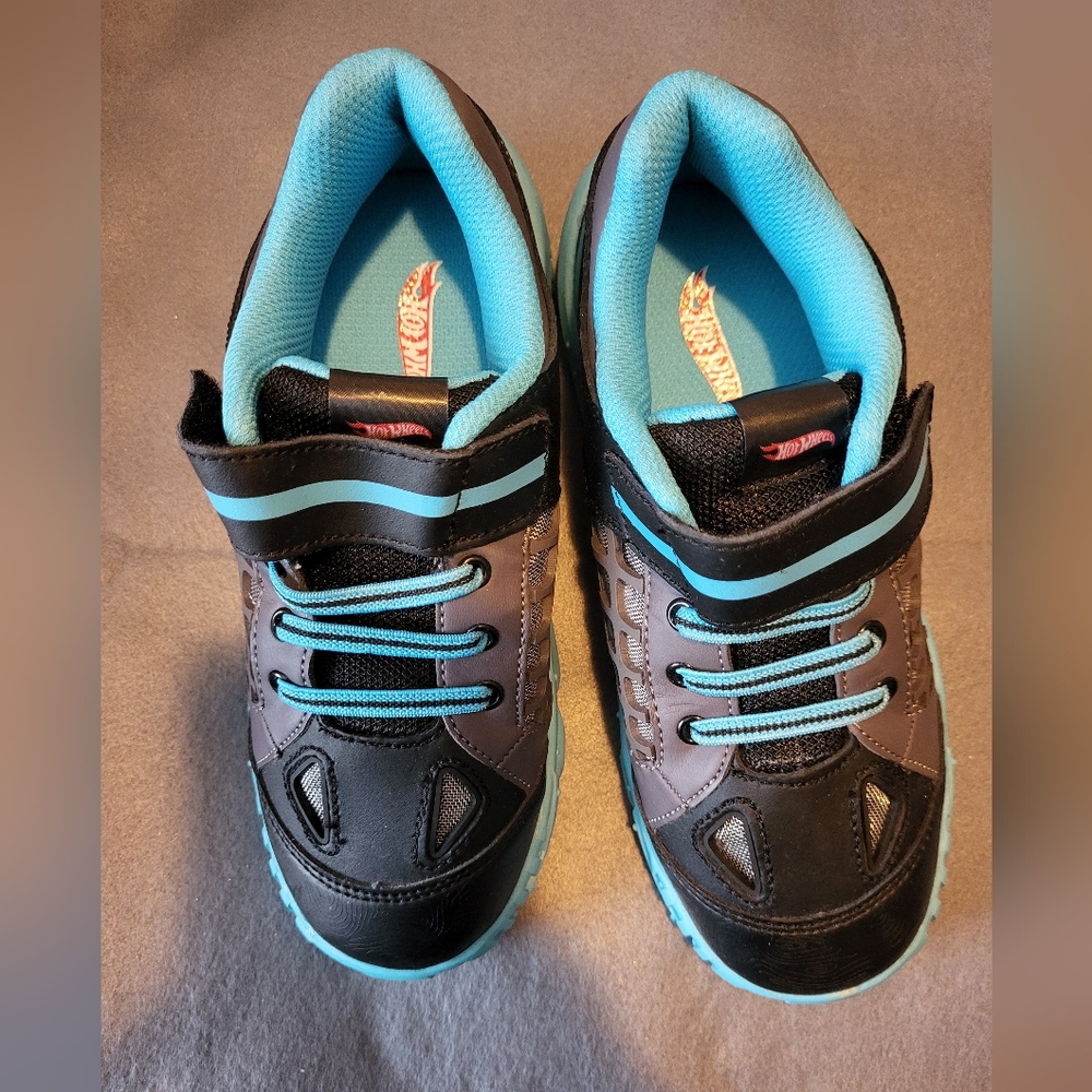 Hot Wheels Kids Black and Light Blue Size:1